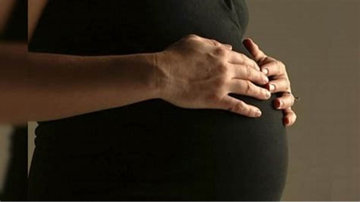 Survey: 72% of Filipinos See Teenage Pregnancy as a Major Concern